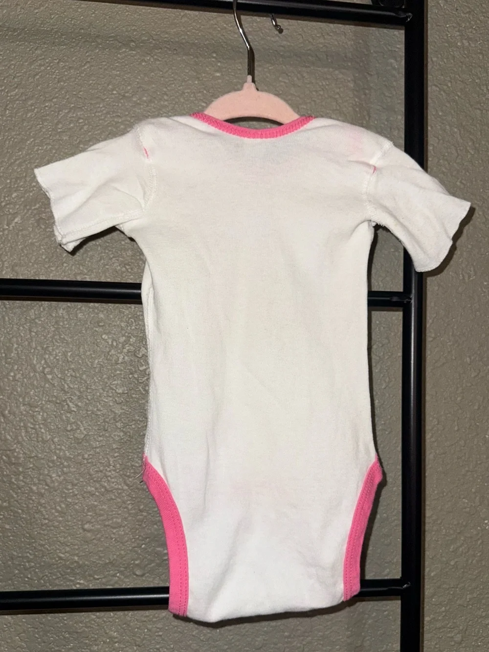 Vintage Pooh tag White and Pink Winnie the Pooh Graphic One-Piece Bodysuit